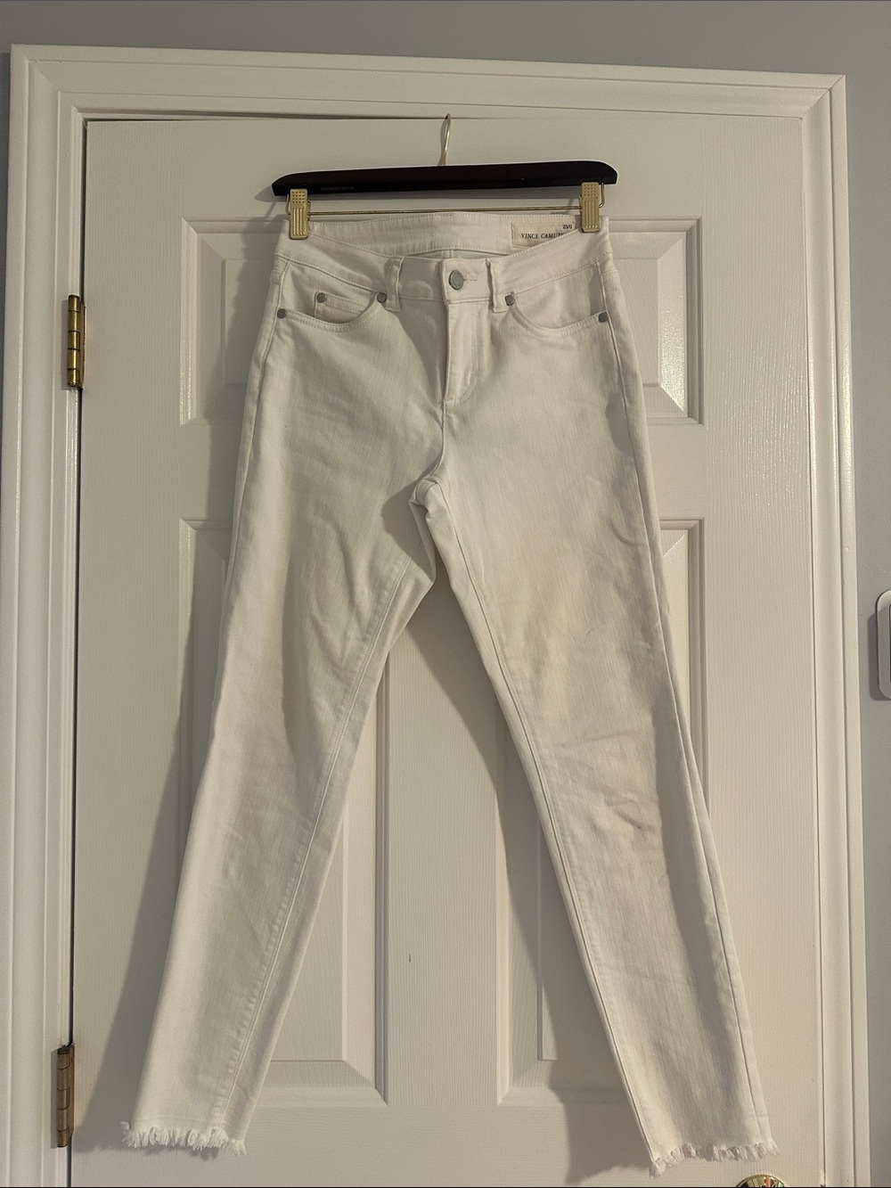 Vince Camuto White Women's Skinny Jeans with Frayed Hem size 25